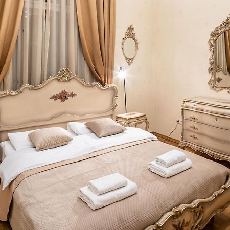 3 Bedrooms Royal Italian Style In An Austrian Building, Parking, Balcony Lviv Dış mekan fotoğraf