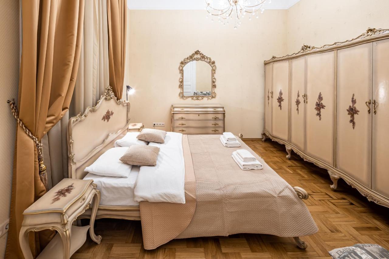3 Bedrooms Royal Italian Style In An Austrian Building, Parking, Balcony Lviv Dış mekan fotoğraf