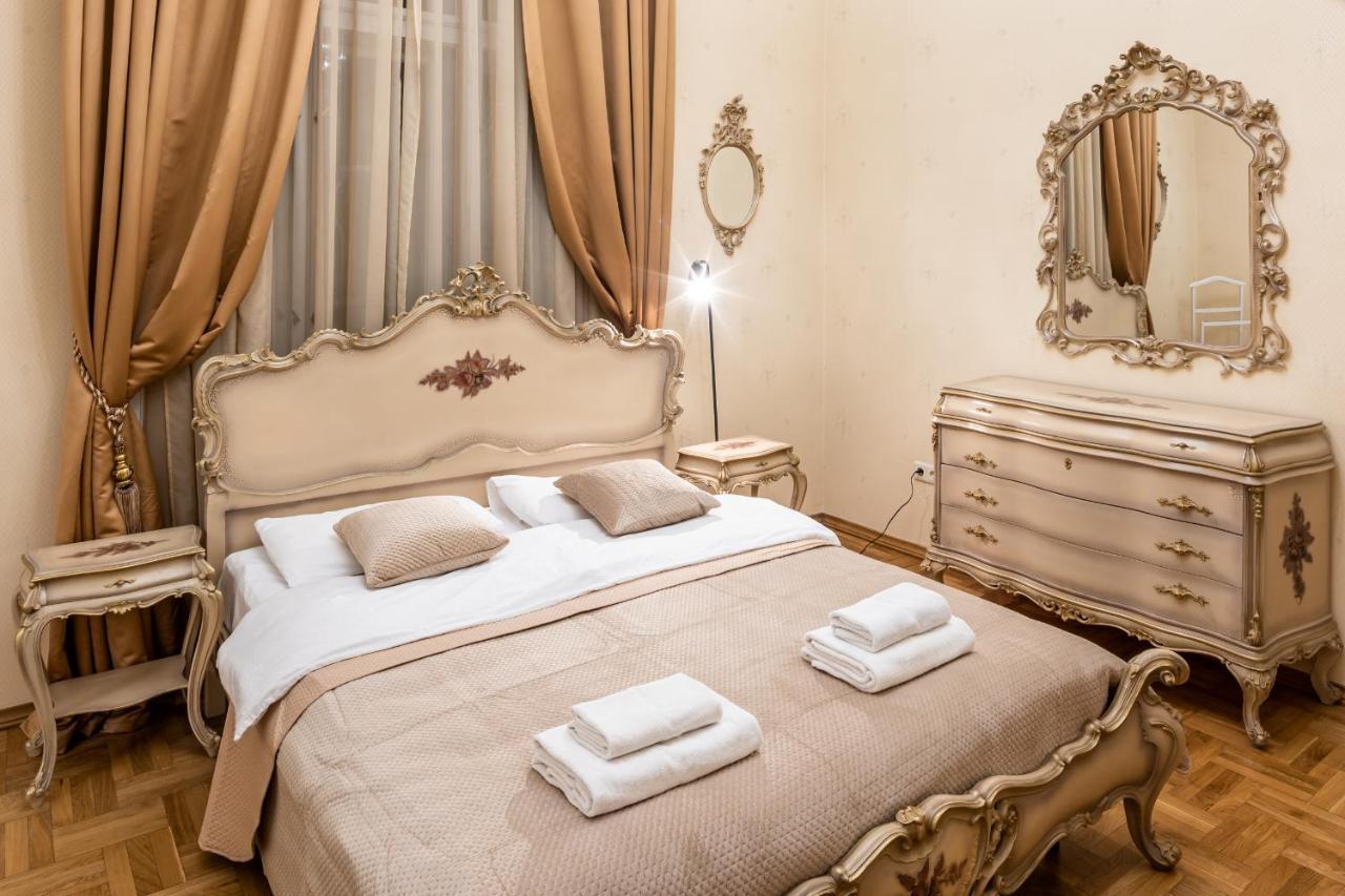 3 Bedrooms Royal Italian Style In An Austrian Building, Parking, Balcony Lviv Dış mekan fotoğraf