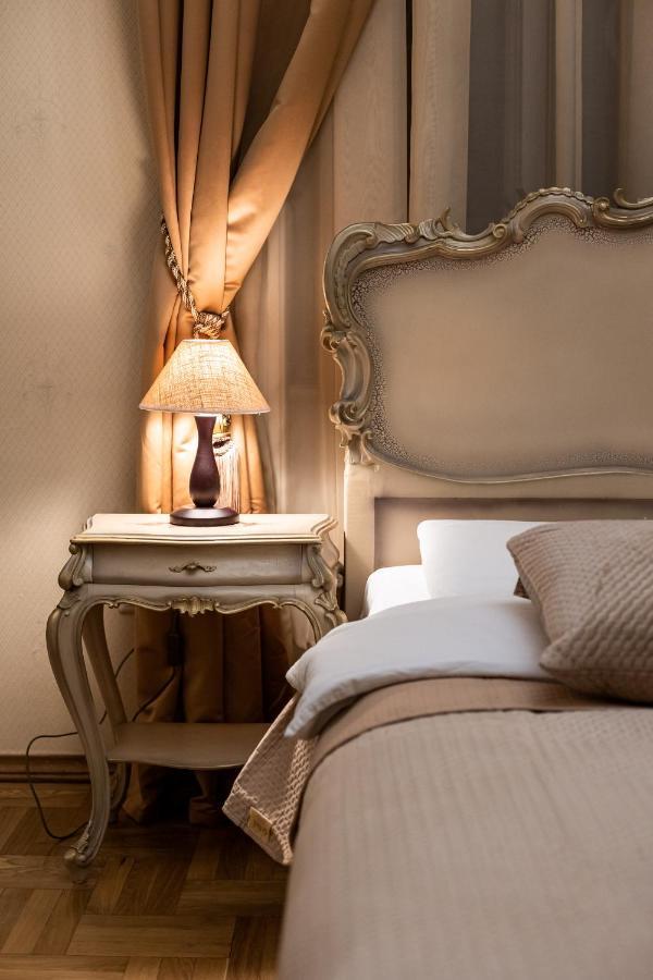 3 Bedrooms Royal Italian Style In An Austrian Building, Parking, Balcony Lviv Dış mekan fotoğraf