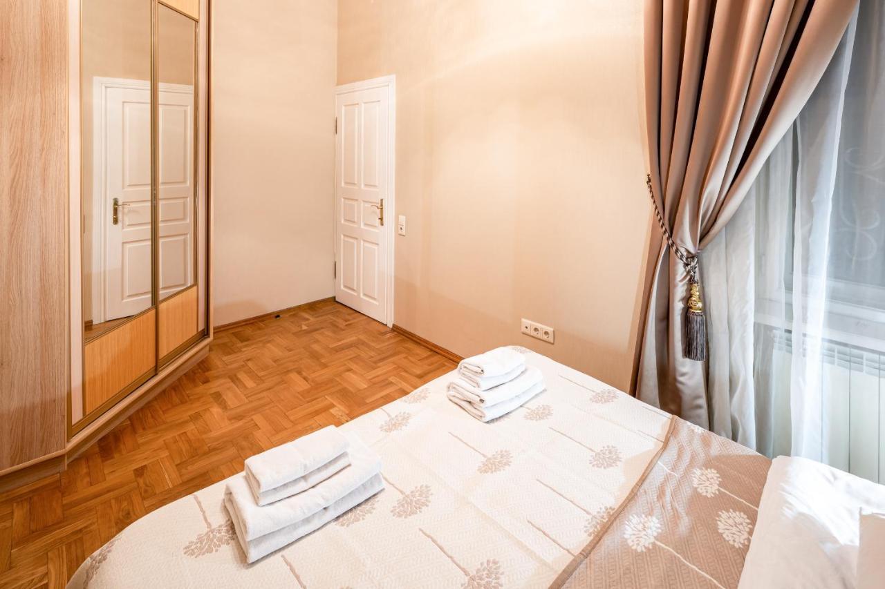 3 Bedrooms Royal Italian Style In An Austrian Building, Parking, Balcony Lviv Dış mekan fotoğraf