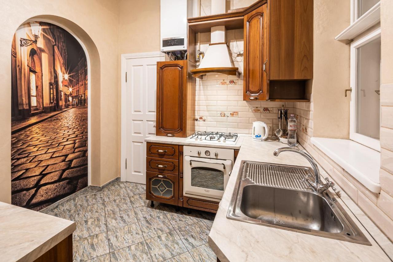 3 Bedrooms Royal Italian Style In An Austrian Building, Parking, Balcony Lviv Dış mekan fotoğraf