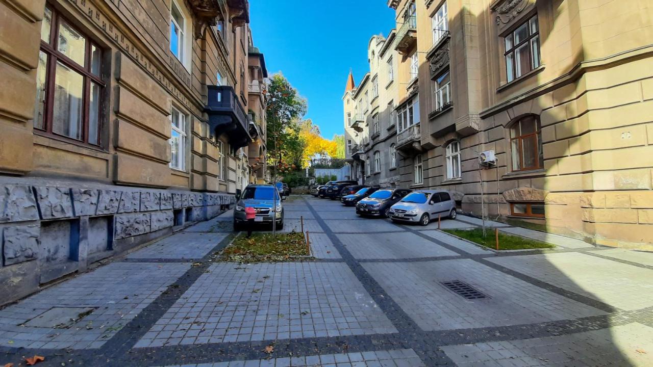 3 Bedrooms Royal Italian Style In An Austrian Building, Parking, Balcony Lviv Dış mekan fotoğraf