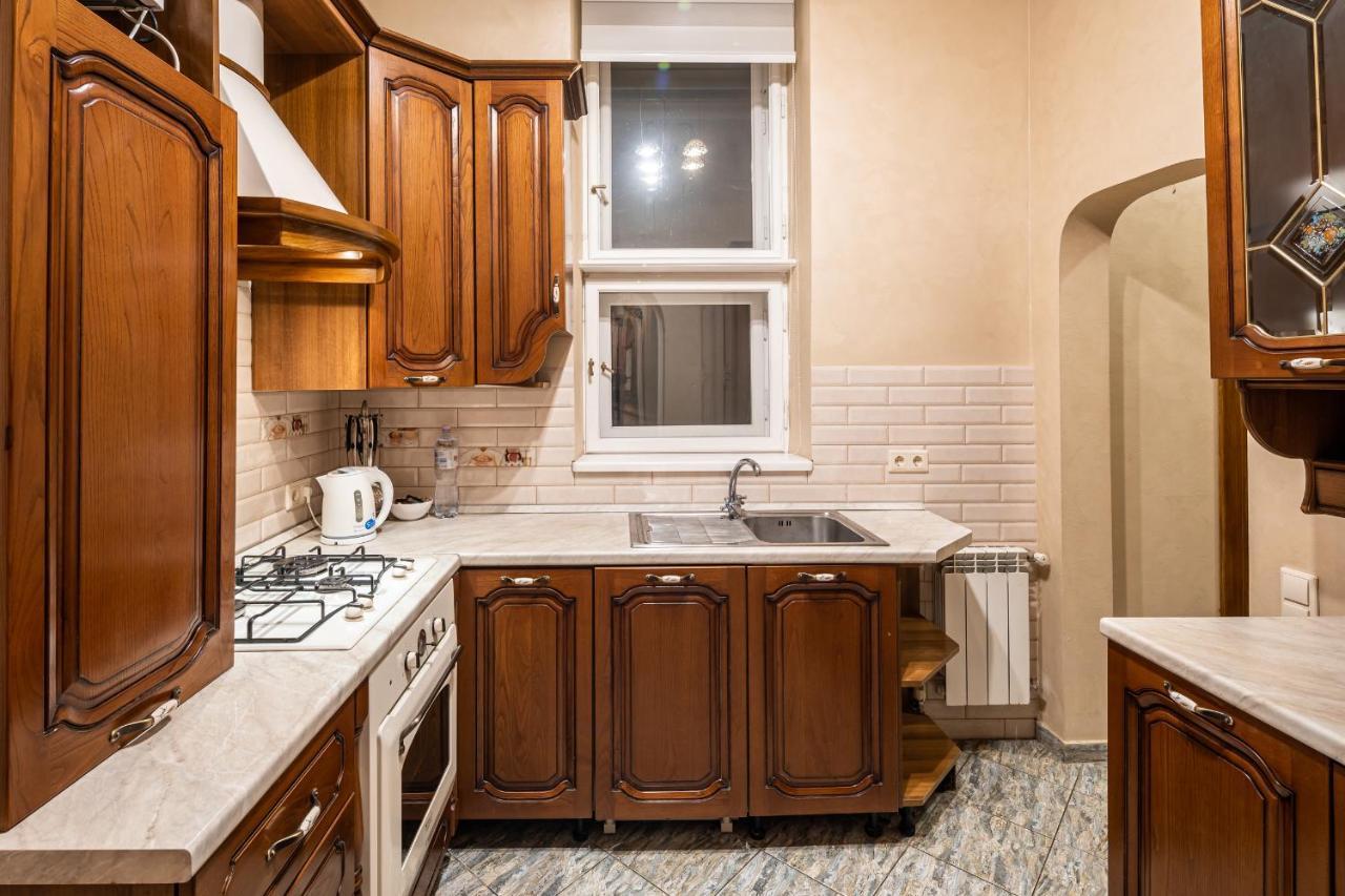 3 Bedrooms Royal Italian Style In An Austrian Building, Parking, Balcony Lviv Dış mekan fotoğraf