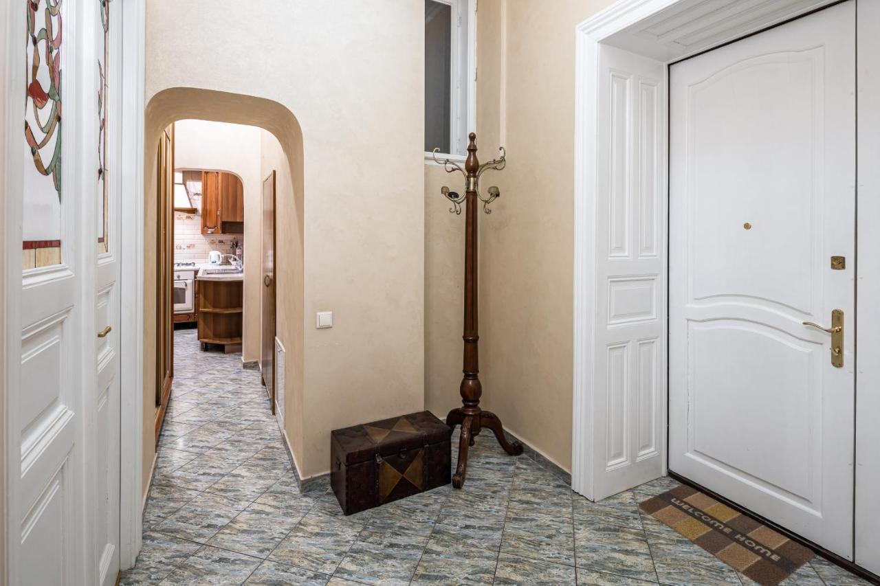 3 Bedrooms Royal Italian Style In An Austrian Building, Parking, Balcony Lviv Dış mekan fotoğraf