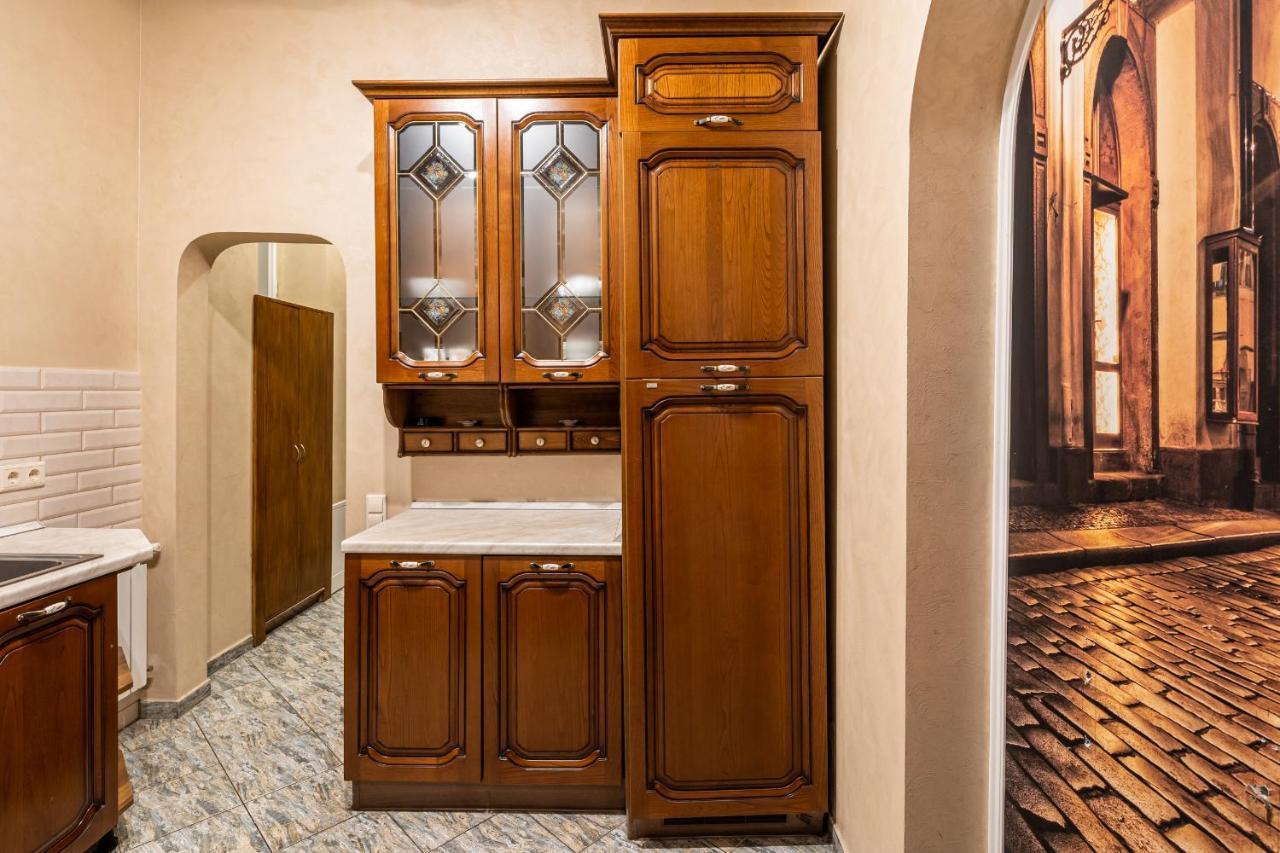 3 Bedrooms Royal Italian Style In An Austrian Building, Parking, Balcony Lviv Dış mekan fotoğraf